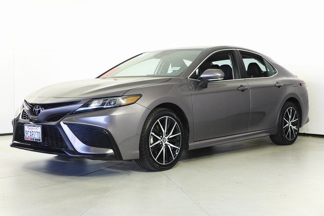 2022 Toyota Camry SE 2