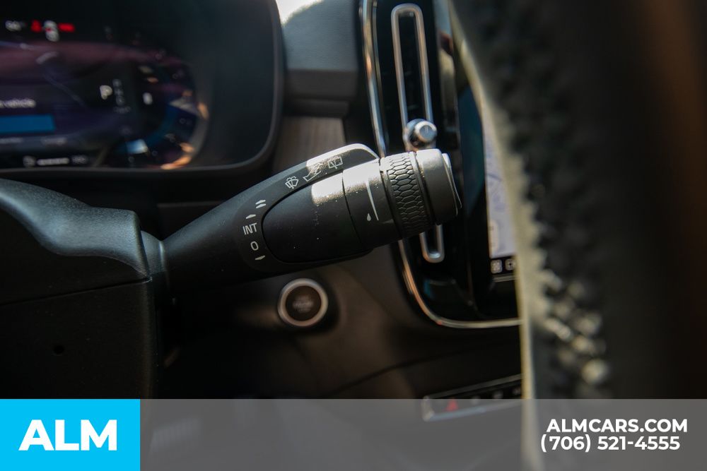 2023 Volvo XC40 Plus photo 28