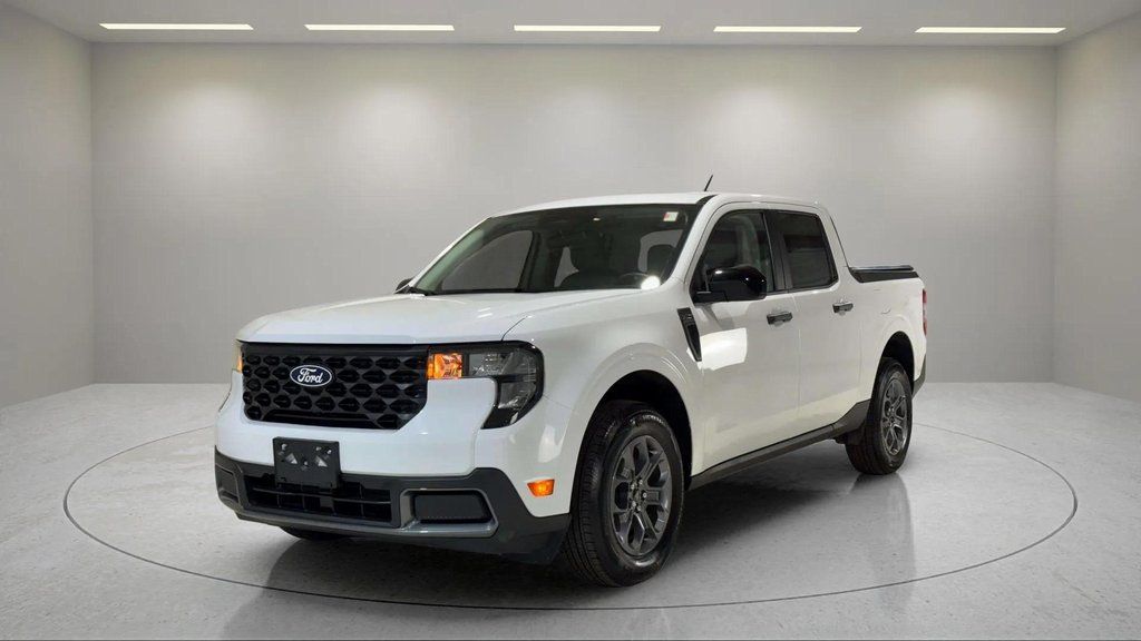 Used 2025 Oxford White Ford XLT image 18