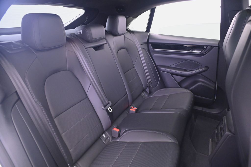 Thumbnail: 2024 Porsche Macan - 24