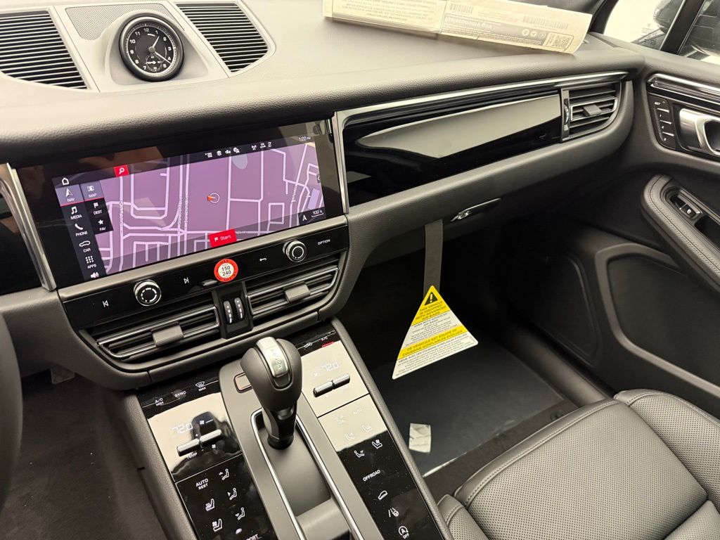 Thumbnail: 2026 Porsche Macan - 15