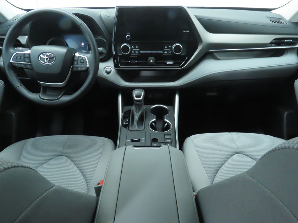 2023 Toyota Highlander LE 14