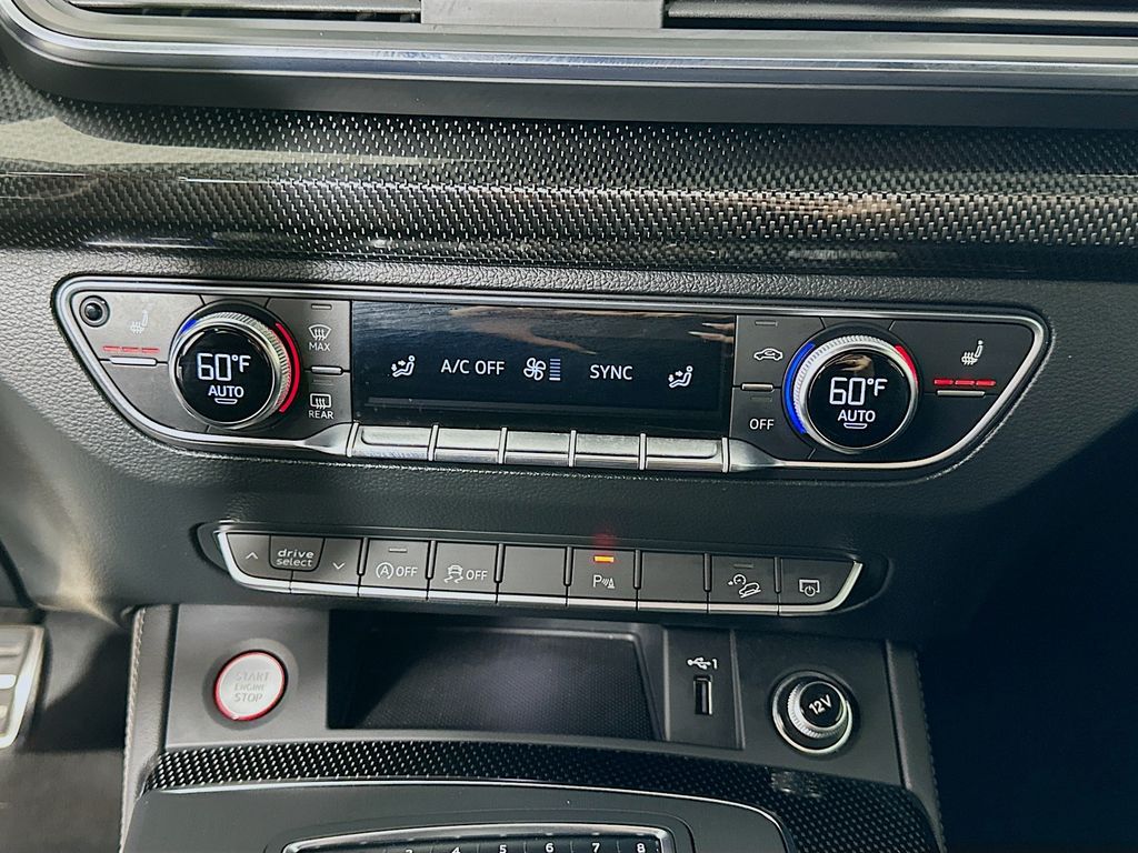 Thumbnail: 2020 Audi SQ5 - 21