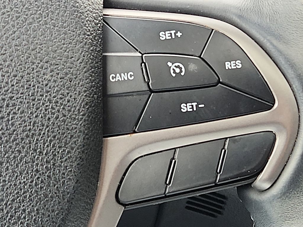 Thumbnail: 2018 Jeep Grand Cherokee - 24