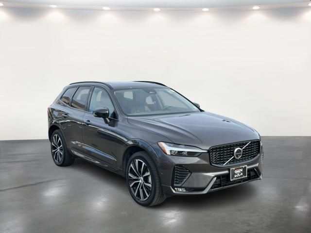 2025 Volvo XC60 B5 Plus Dark Theme AWD