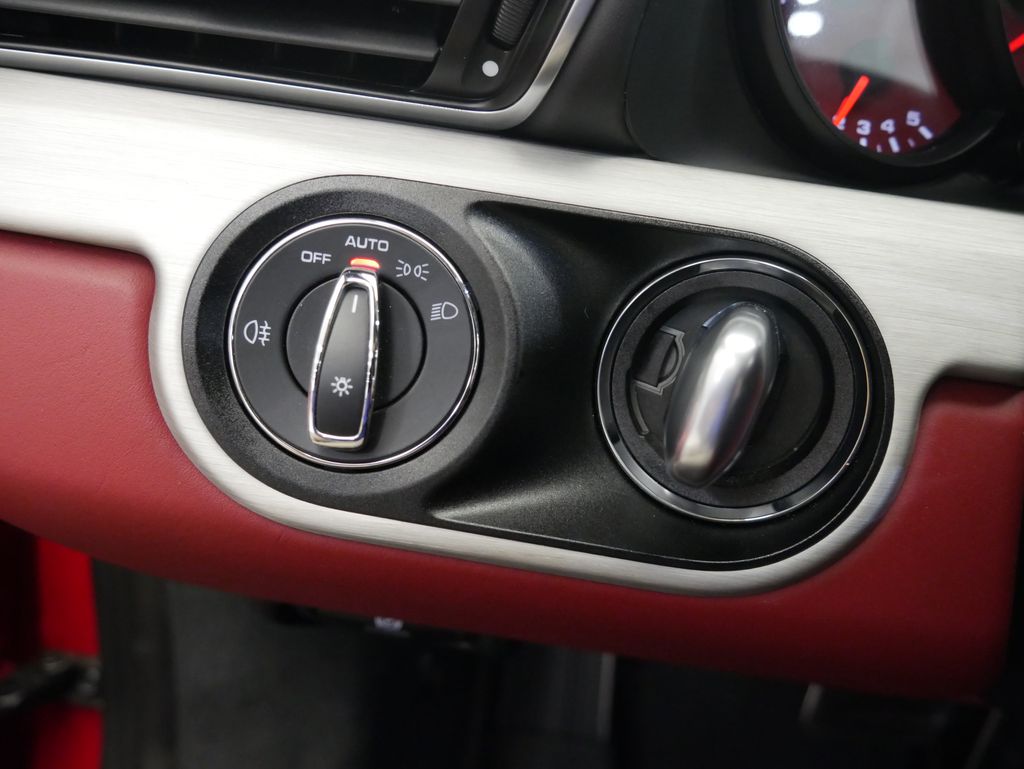 Thumbnail: 2019 Porsche 911 - 27