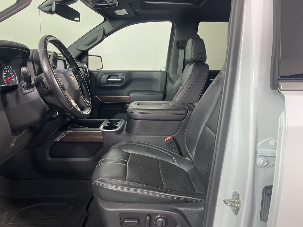 Thumbnail: 2020 Chevrolet Silverado 1500 - 17