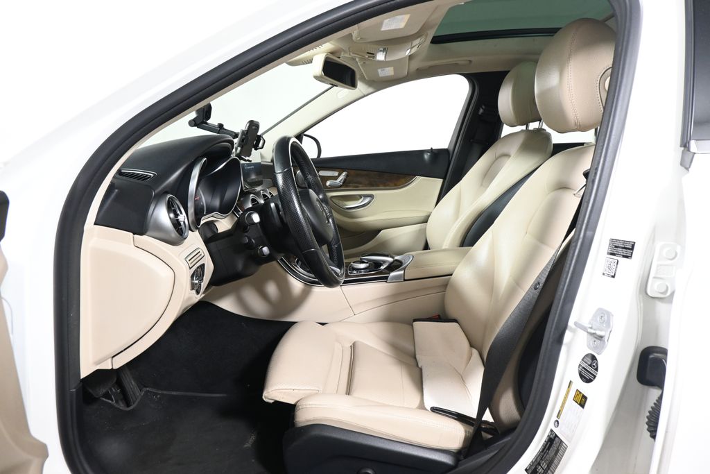 Thumbnail: 2015 Mercedes-Benz C-Class - 3
