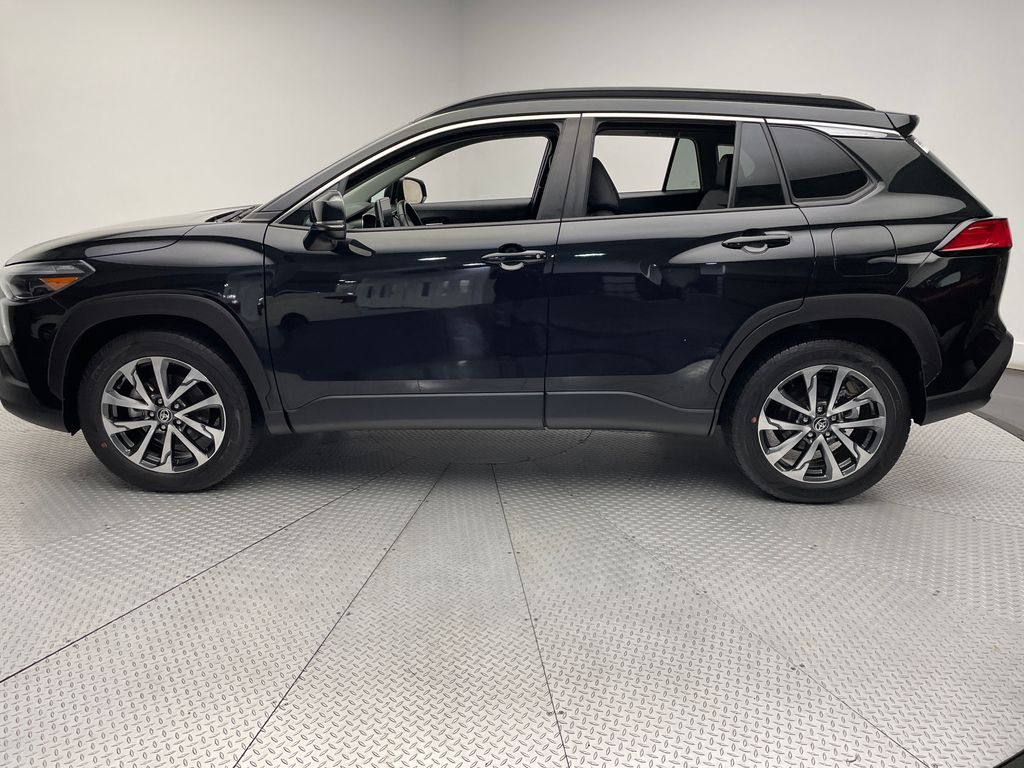 2023 Toyota Corolla Cross XLE 8
