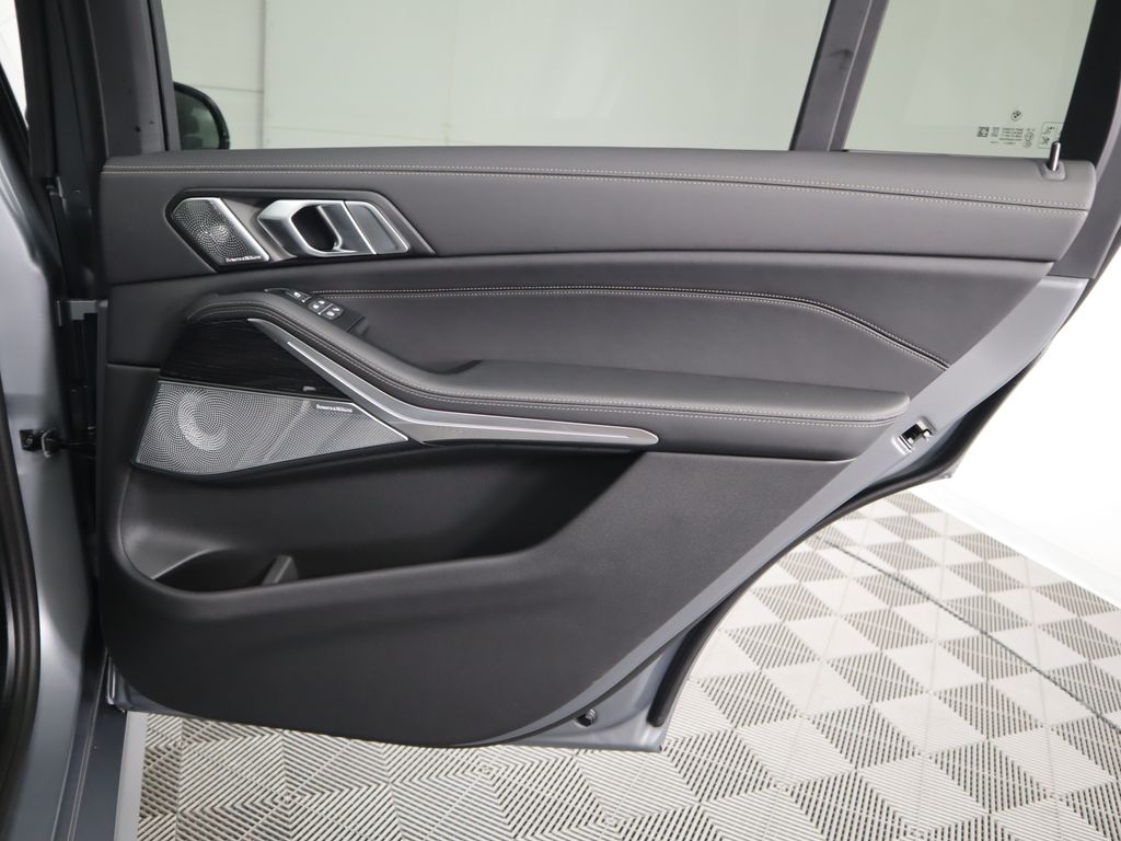 Thumbnail: 2026 BMW X7 - 29