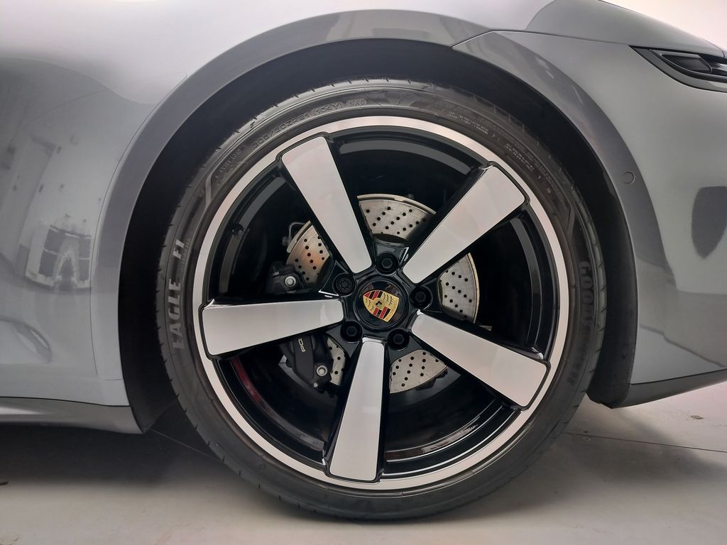 Thumbnail: 2025 Porsche 911 - 23