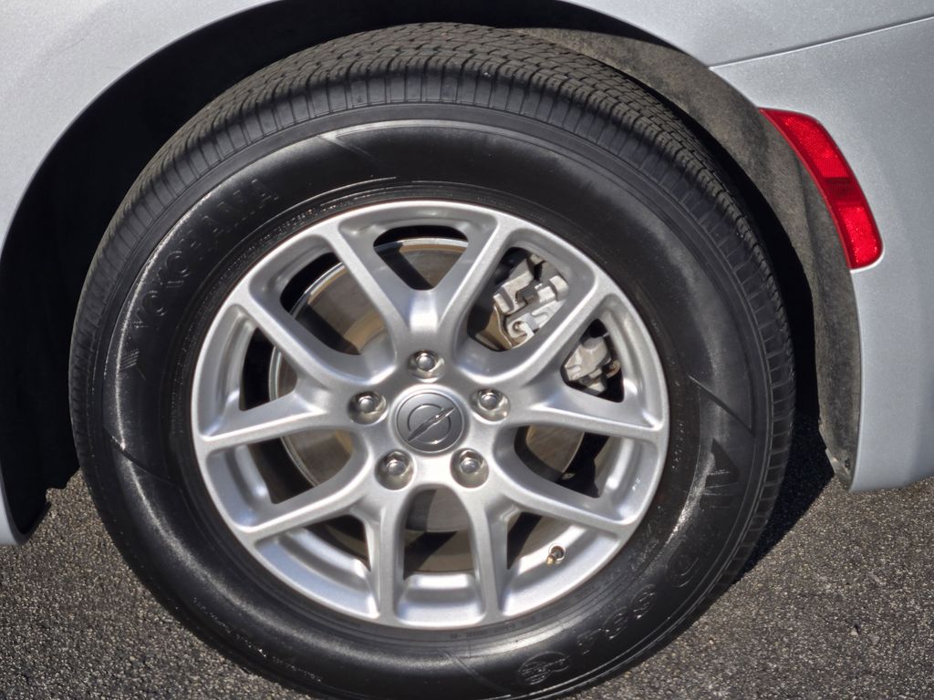 2024 Chrysler Voyager LX - 7