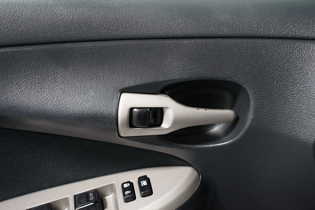 Thumbnail: 2013 Toyota Corolla - 26