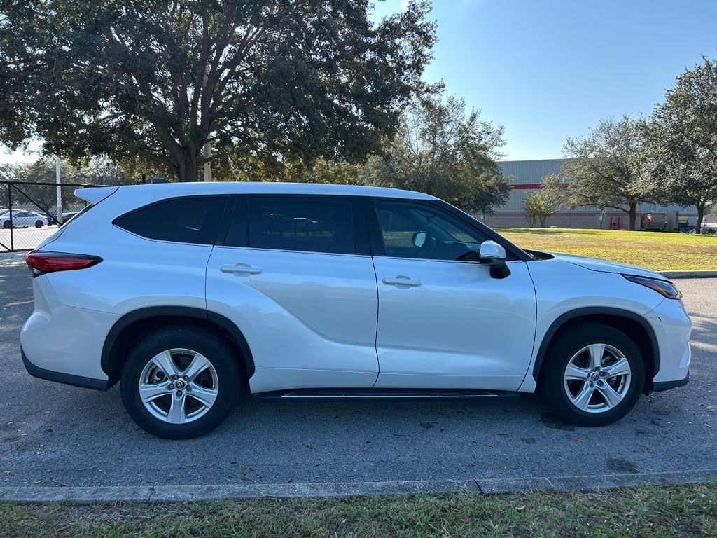 Thumbnail: 2022 Toyota Highlander - 6