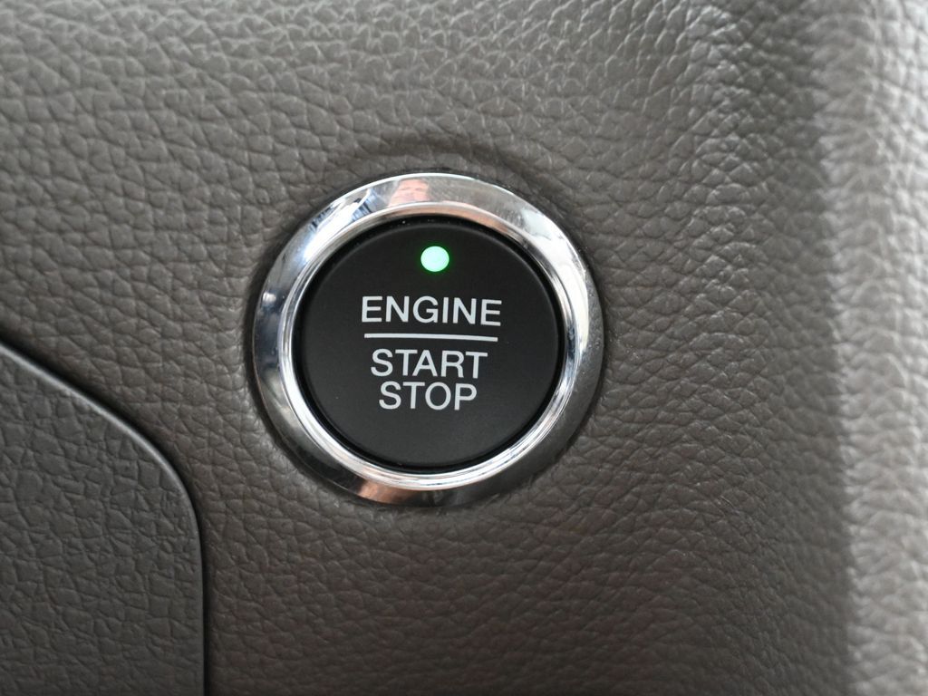 Used 2016 Midnight Lincoln Select image 33