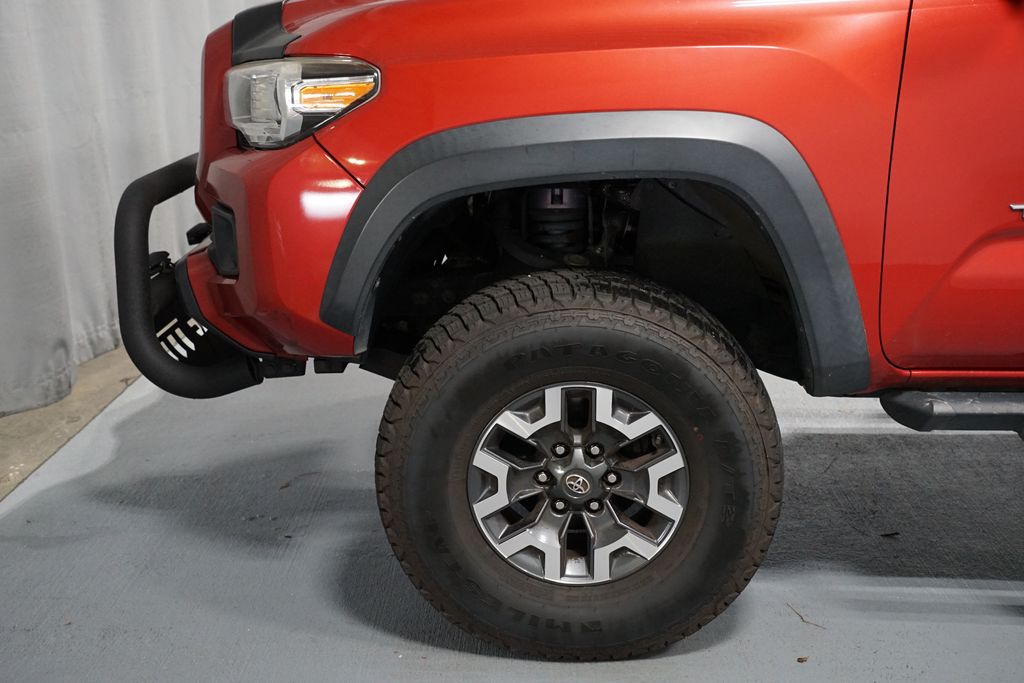 Thumbnail: 2019 Toyota Tacoma - 5