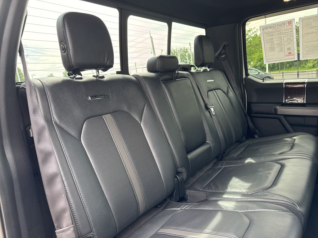 2016 Ford F-150 Platinum photo