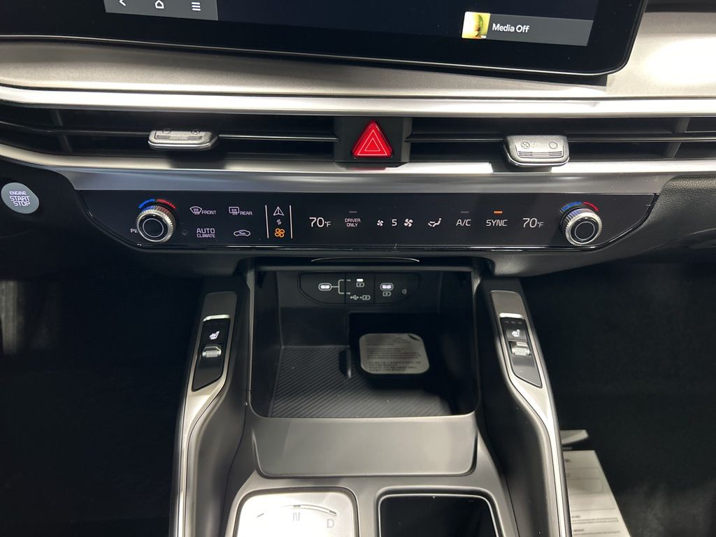 new 2026 Kia Sorento Hybrid car, priced at $43,415