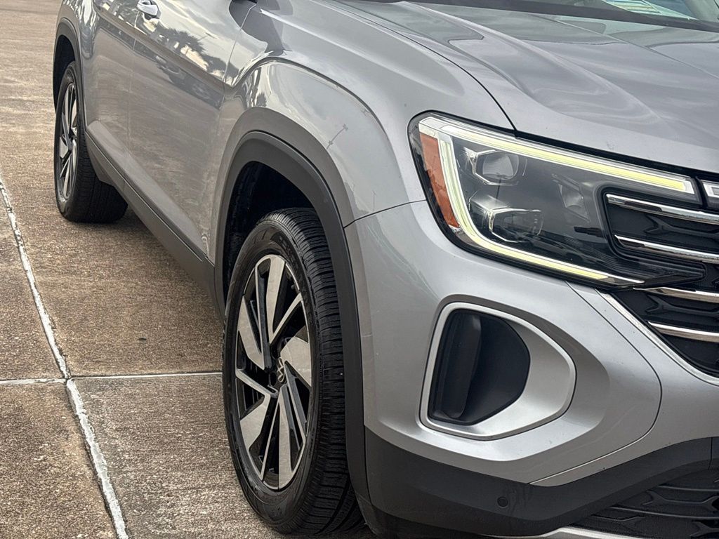 2024 Volkswagen Atlas 2.0T SE w/Technology White at DeMontrond Gulf Freeway