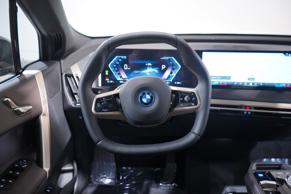 2025 BMW iX xDrive50 11