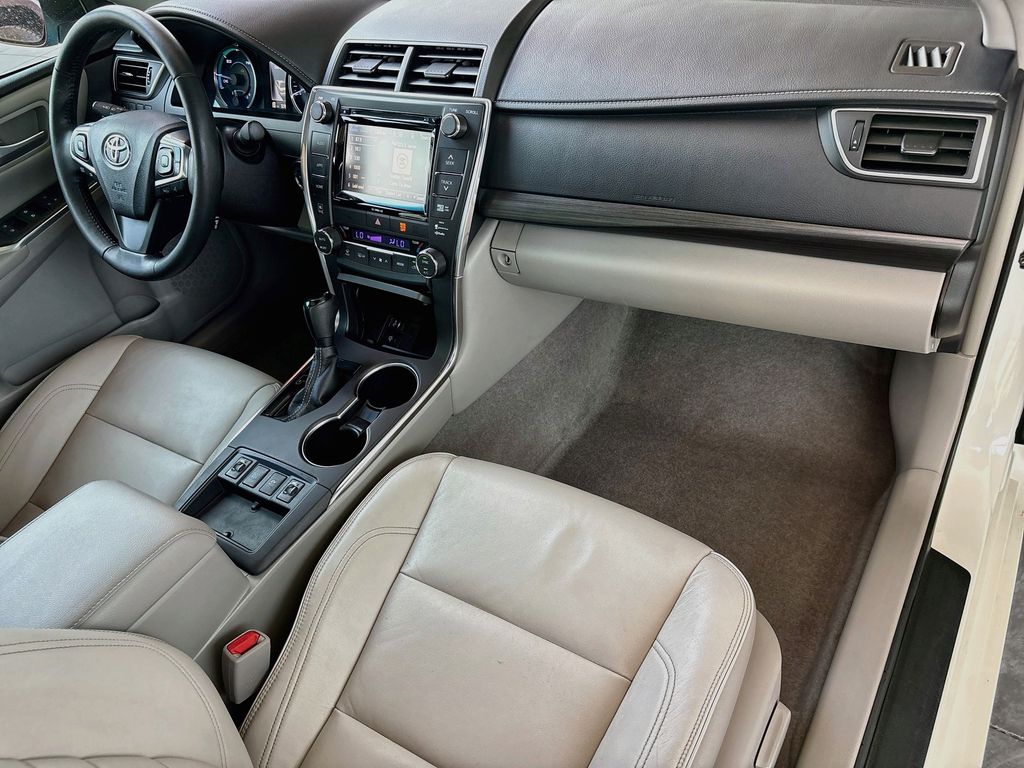 Thumbnail: 2016 Toyota Camry - 17