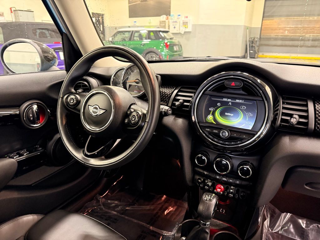 2017 MINI Cooper Base 31