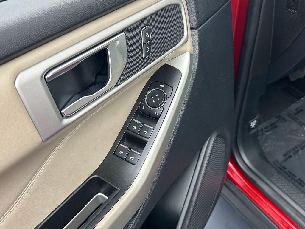 Used 2021 Red Ford XLT image 15