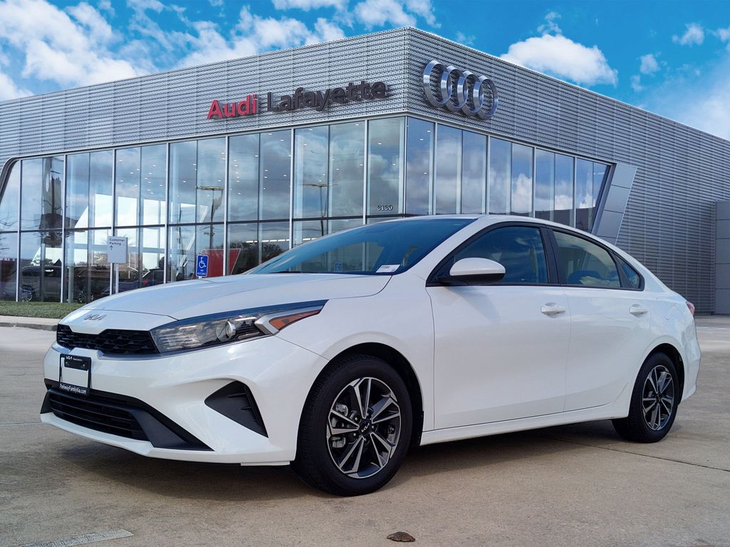 Snow White Pearl 2023 Kia Forte LXS FWD Sedan Front-Wheel Drive Continuously Variable Transmission