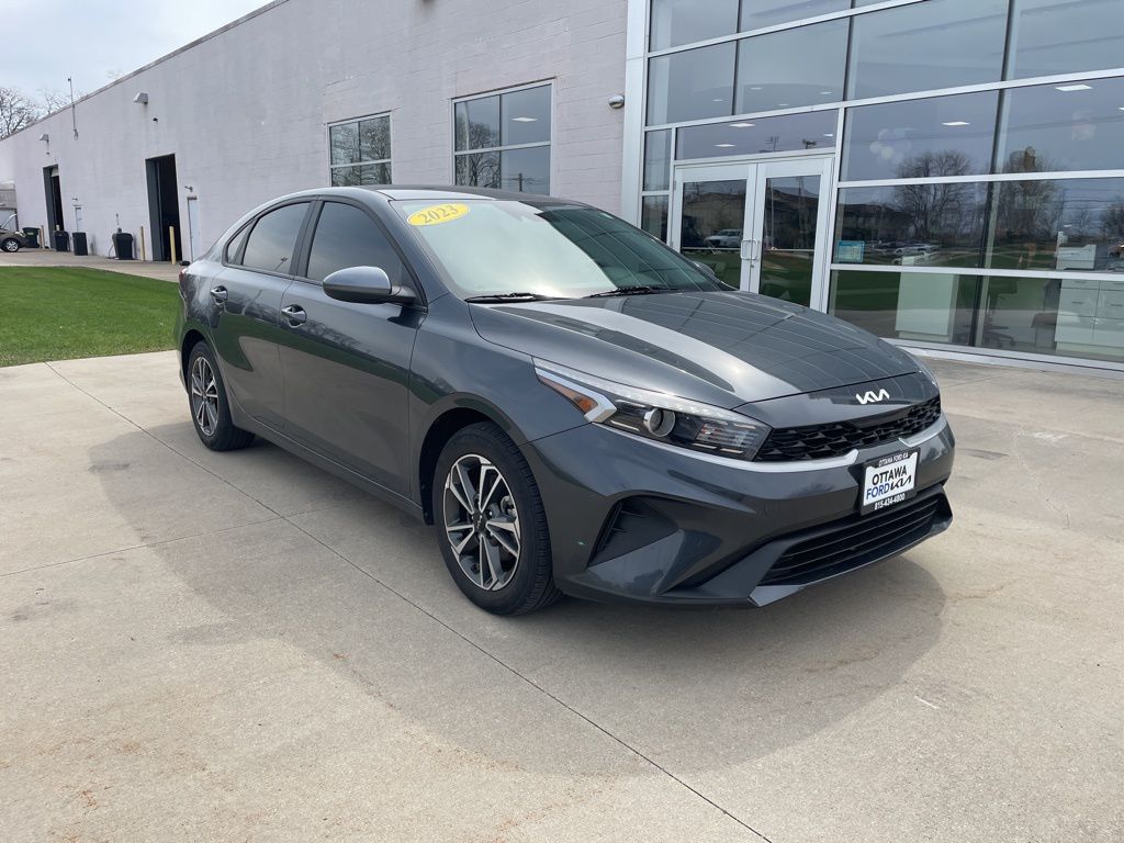 Gravity Gray 2023 Kia Forte LXS FWD Sedan Front-Wheel Drive Continuously Variable Transmission