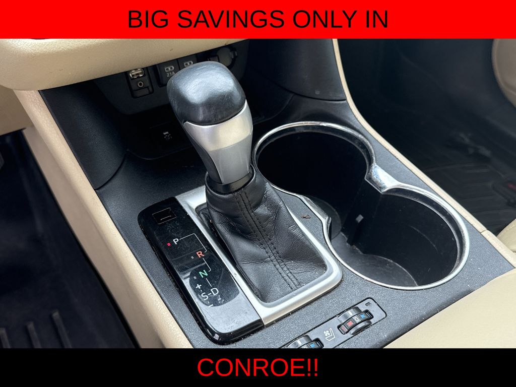 2018 Toyota Highlander Limited White at Community Kia