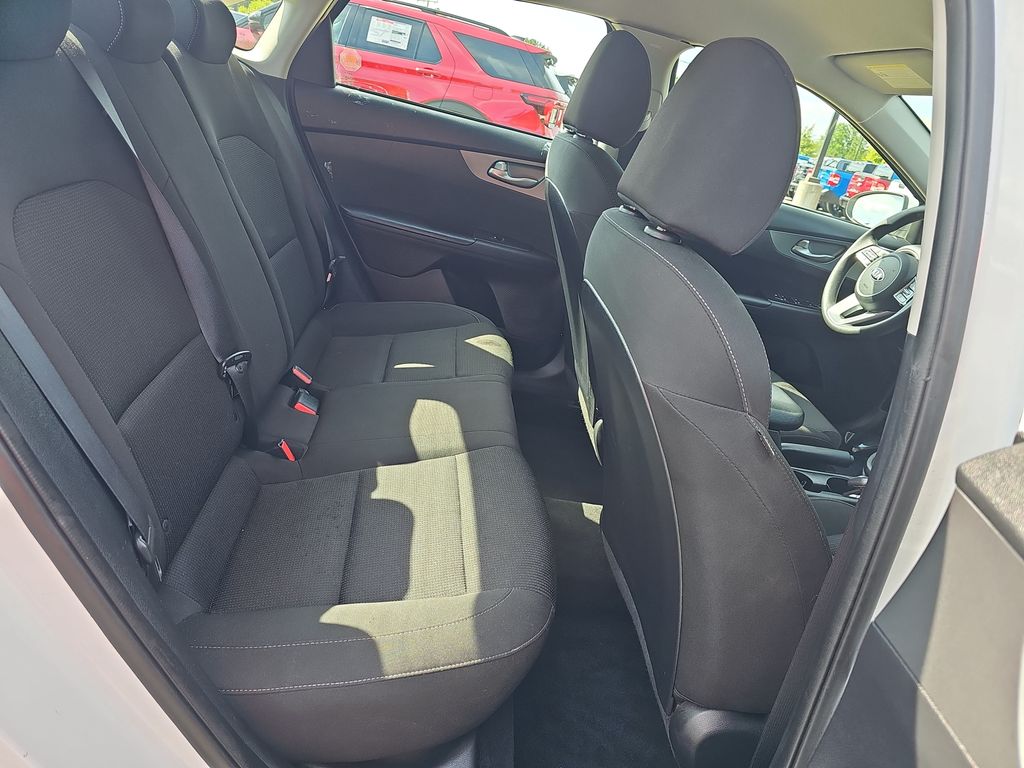 Used 2021 White Kia LXS image 11