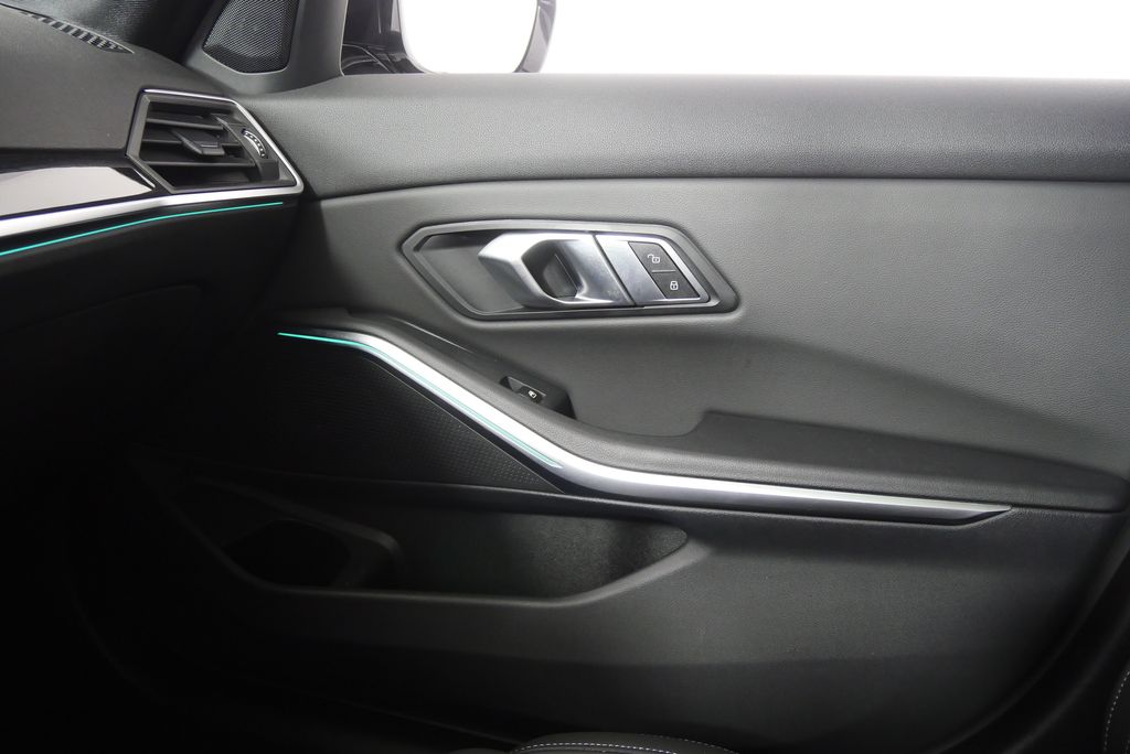 2022 BMW 3 Series 330i 27