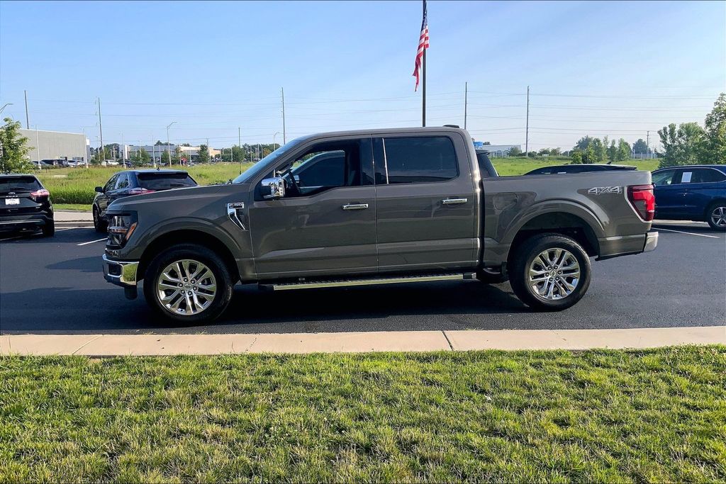 Used 2025 Gray Ford XLT image 12