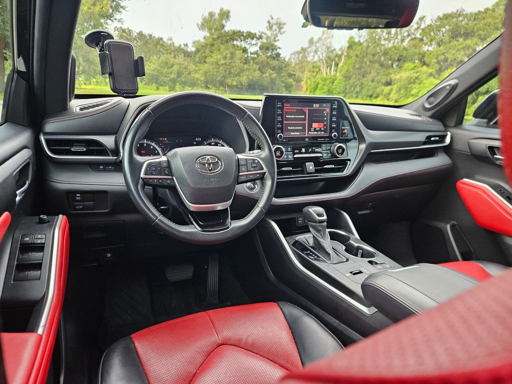 Thumbnail: 2022 Toyota Highlander - 12