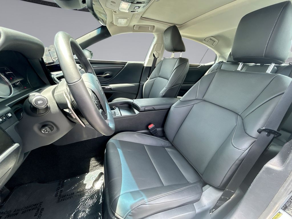 Thumbnail: 2025 Lexus ES - 26