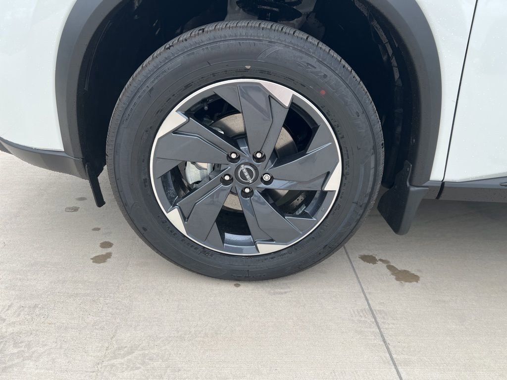2025 Everest White Pearl Nissan Rogue SV FWD SUV