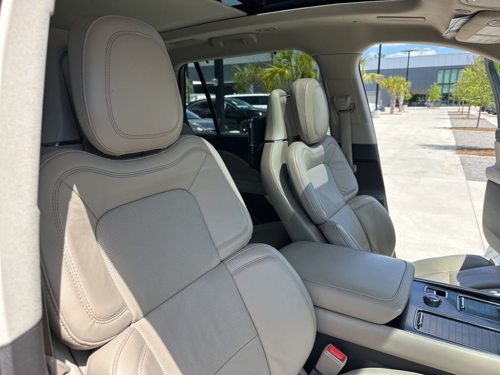 2021 Pristine White Lincoln Aviator Reserve AWD SUV