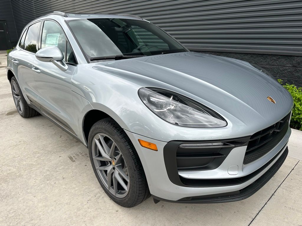 Thumbnail: 2025 Porsche Macan - 10