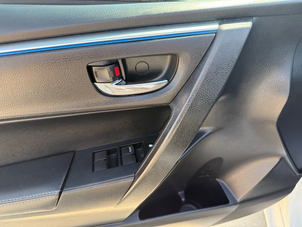 Thumbnail: 2014 Toyota Corolla - 10