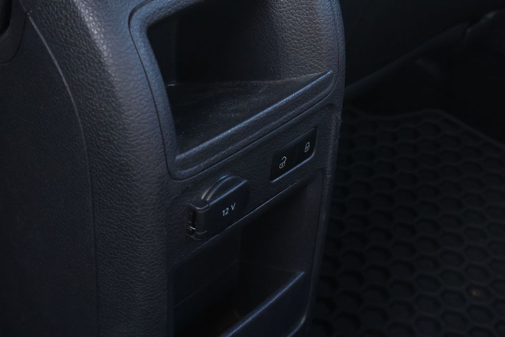 Thumbnail: 2013 Volkswagen Jetta - 30