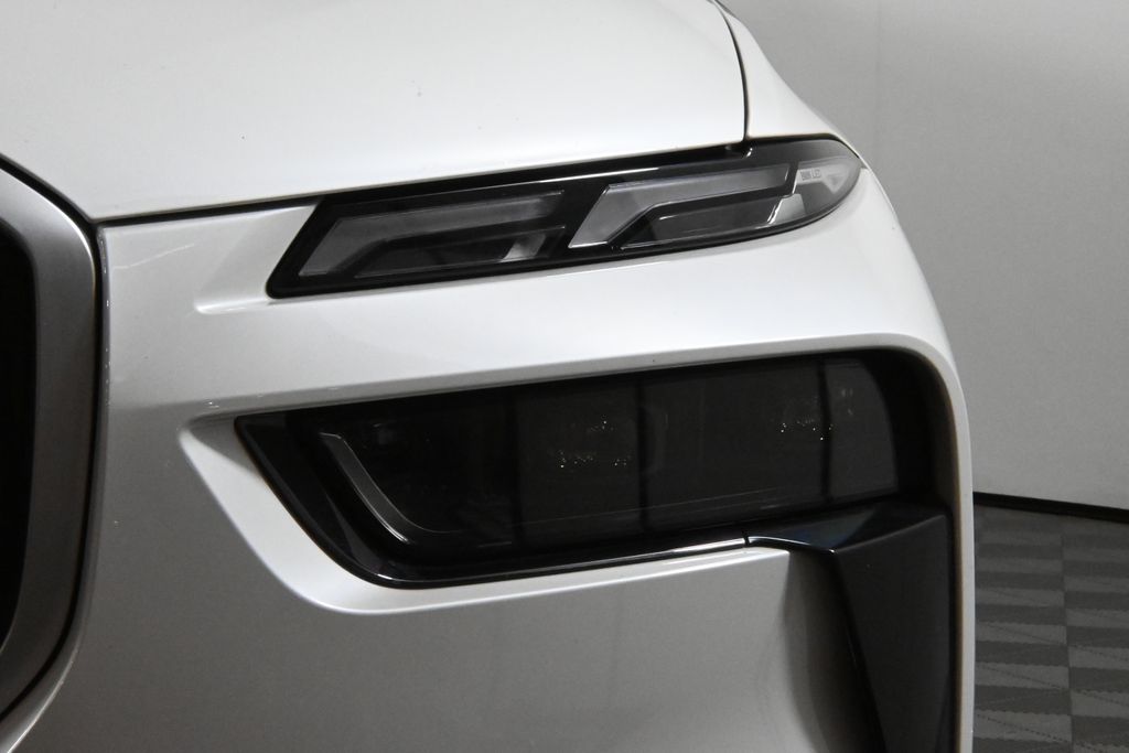 Thumbnail: 2024 BMW X7 - 11
