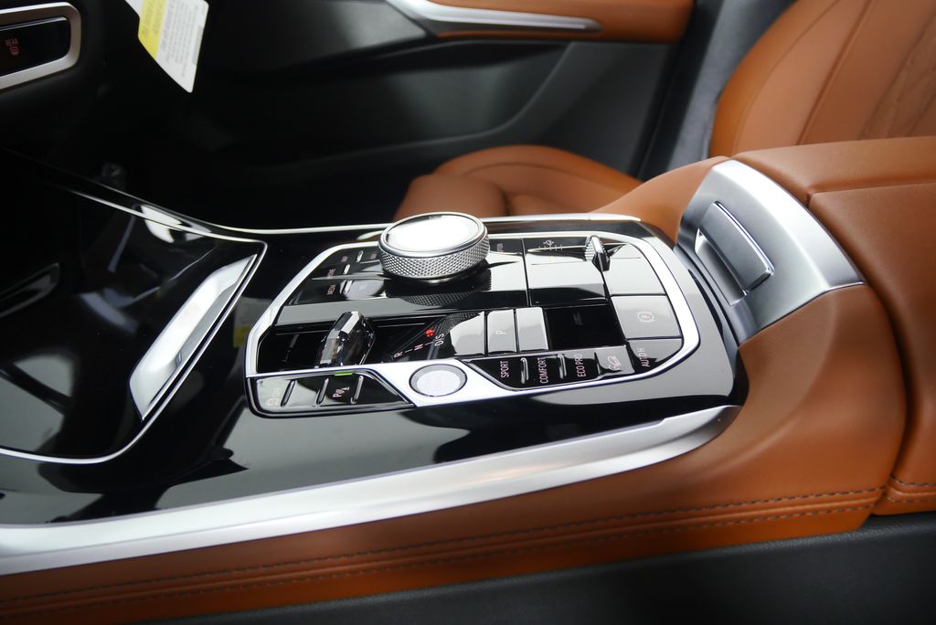 Thumbnail: 2026 BMW X7 - 23