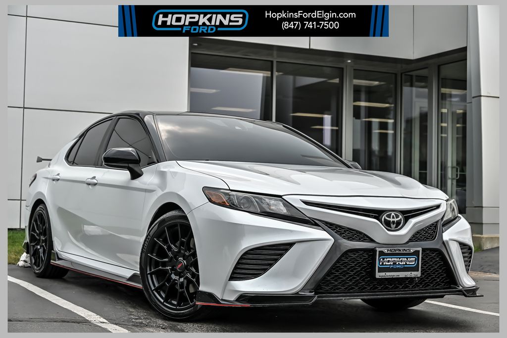 Midnight Black Metallic 2020 Toyota Camry Sedan Front-Wheel Drive 8-Speed Automatic
