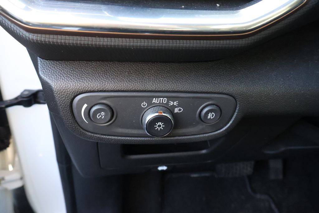 Thumbnail: 2023 Chevrolet TrailBlazer - 15