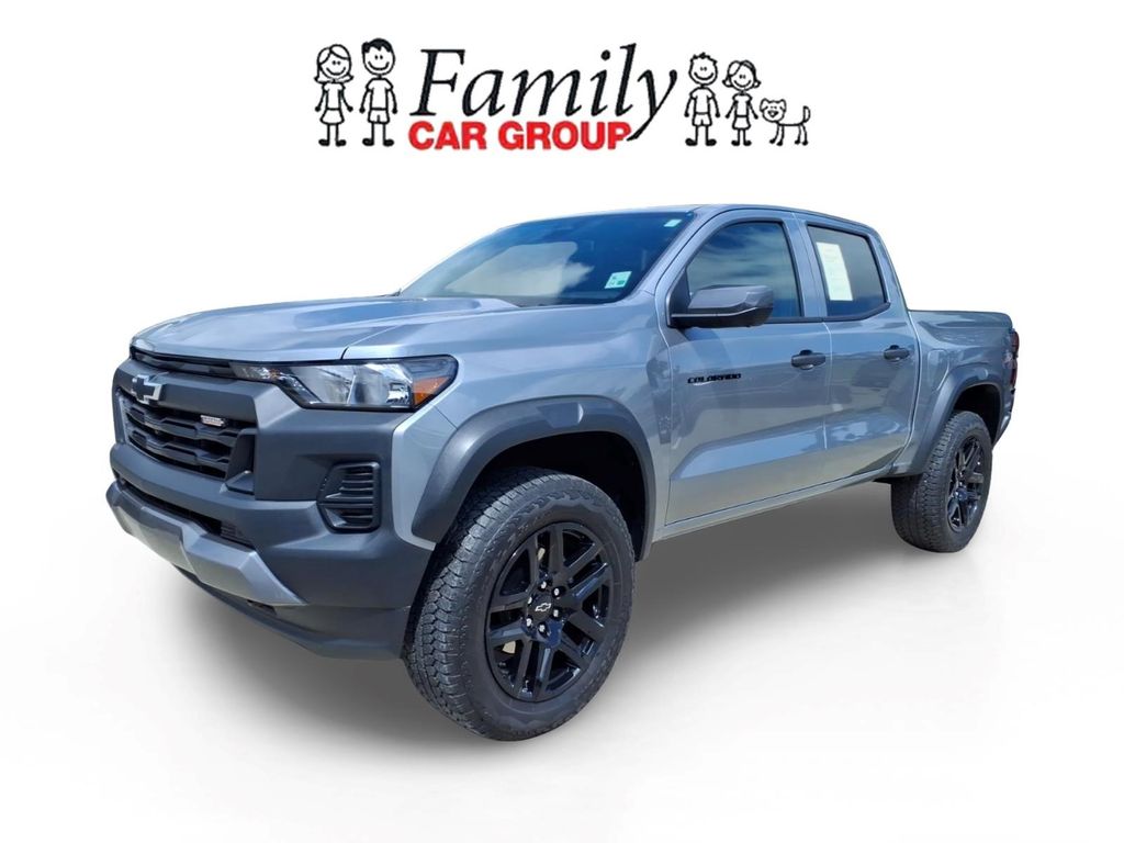Sterling Gray Metallic 2025 Chevrolet Colorado Pickup Truck Four-Wheel Drive 8-Speed Automatic