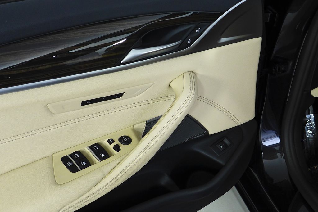 Thumbnail: 2023 BMW 5 Series - 12