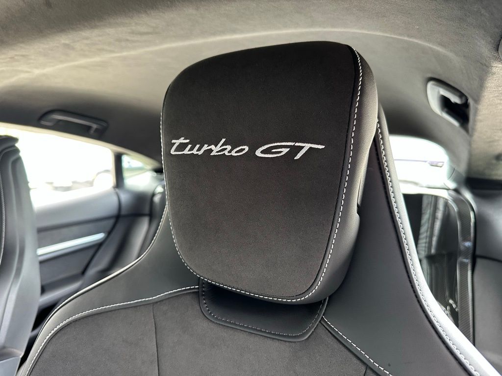 Thumbnail: 2025 Porsche Taycan - 24