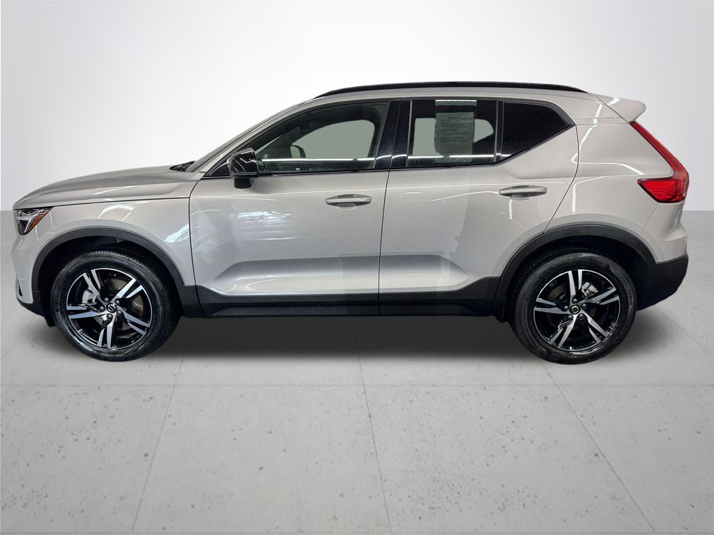 2024 Volvo XC40 B5 Core
