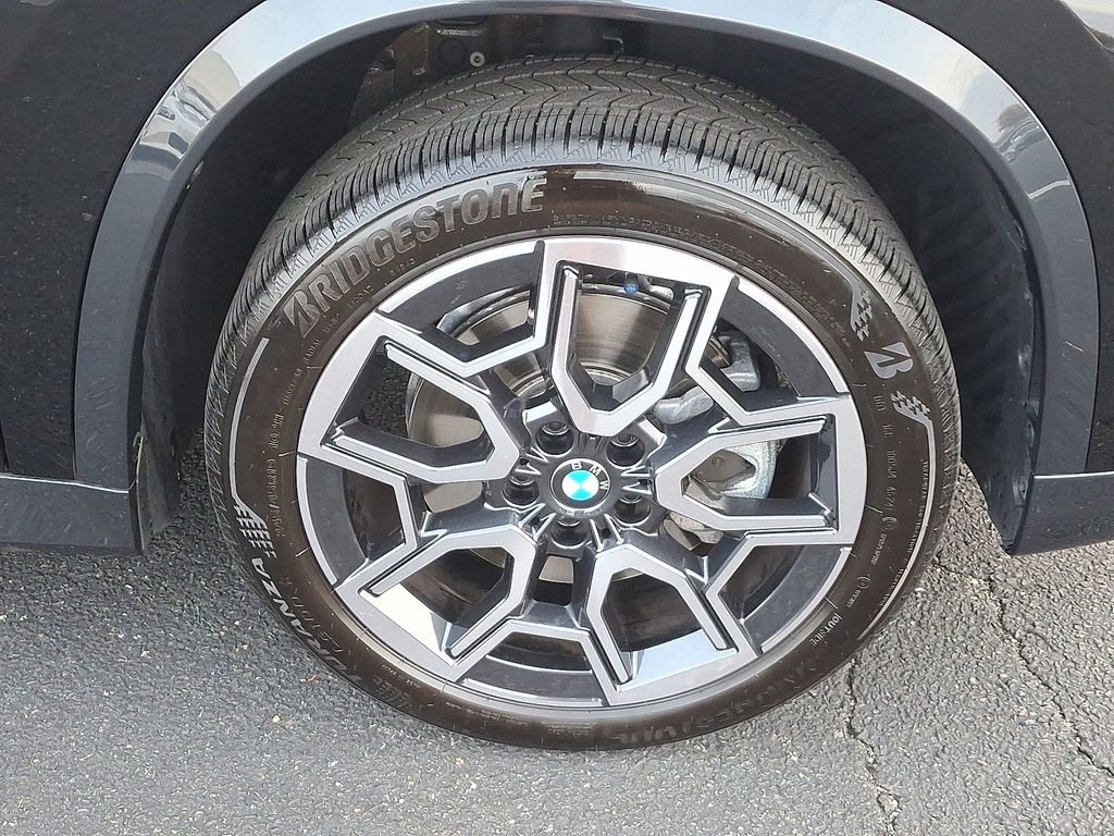 Thumbnail: 2025 BMW X1 - 8