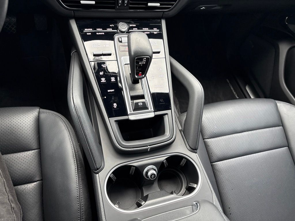 Thumbnail: 2021 Porsche Cayenne - 14